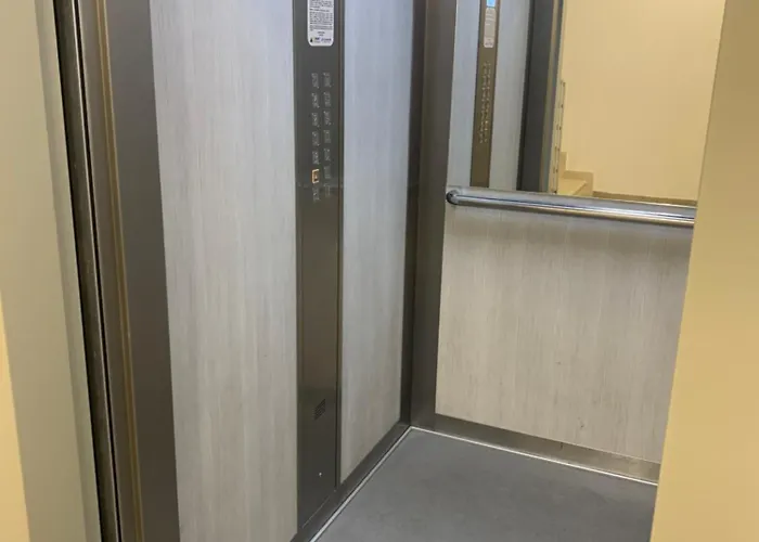 New With Parking Garage Apartman *