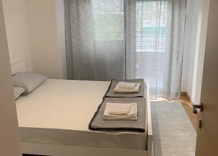 New With Parking Garage Apartman *