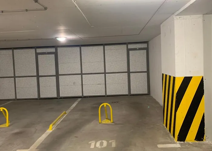 New With Parking Garage *